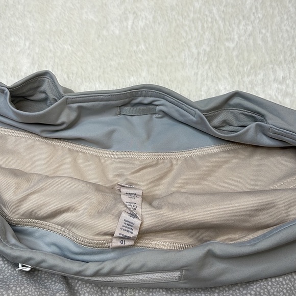 lululemon Speed Short Freckle Flower - Seal Grey Size 10 - Picture 6 of 11